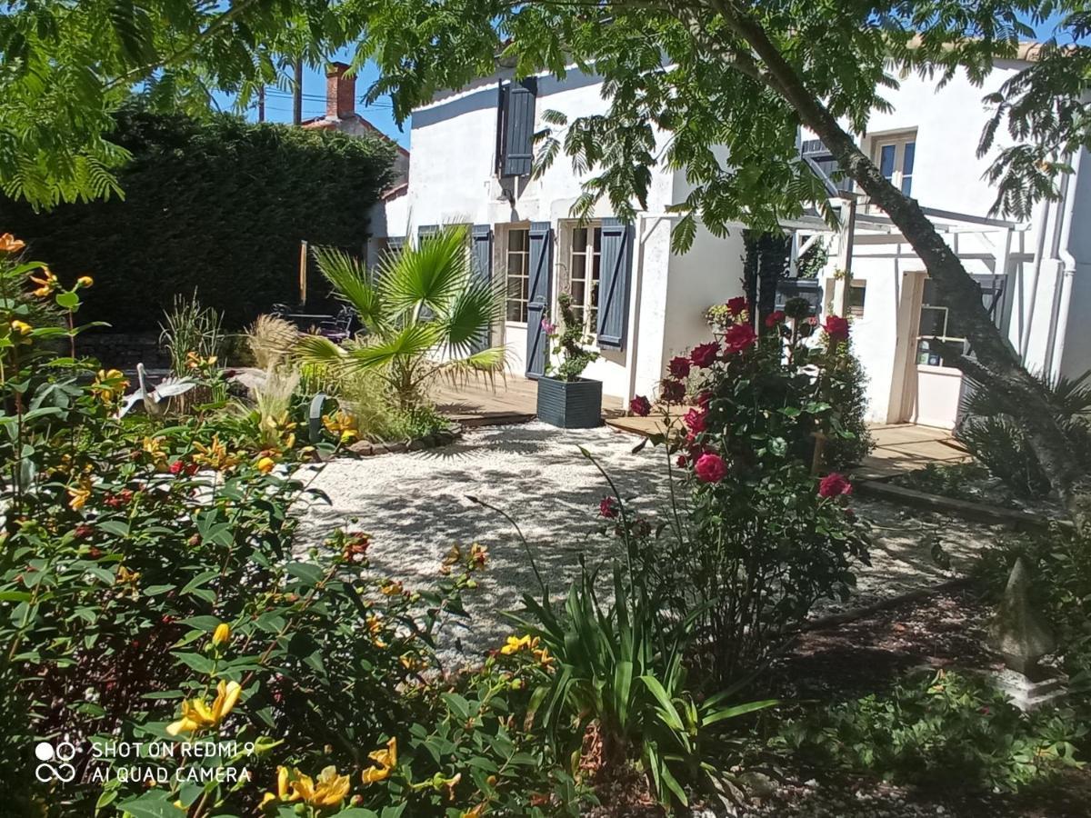 Mas Des Vignes Piscine Chauffee Le Champ-Saint-Pere Exterior foto